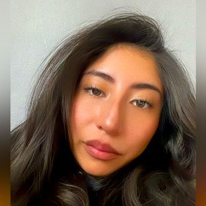 Meet your Posher, Carolina